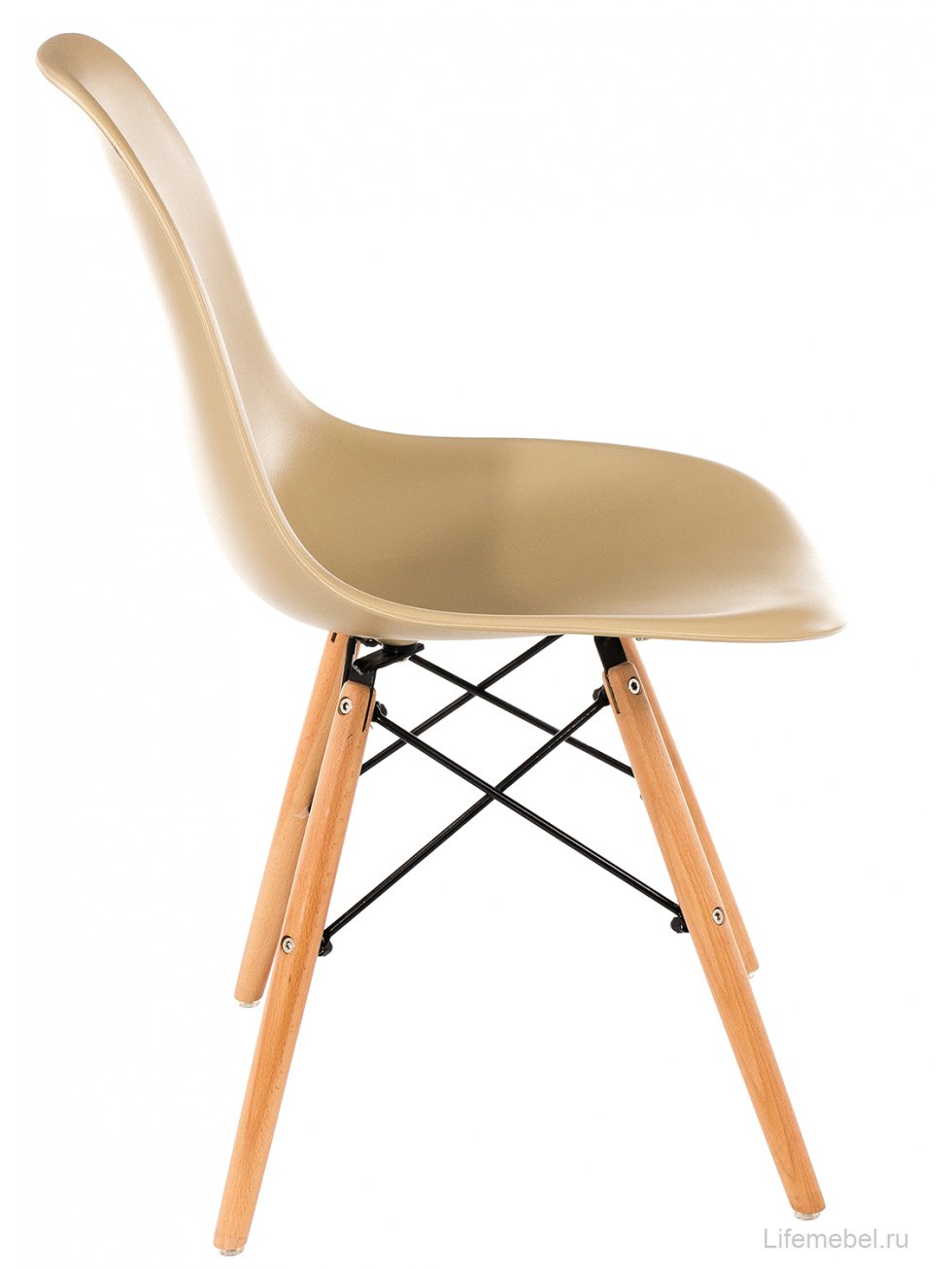 Стул Eames бежевый  / деревянный каркас
