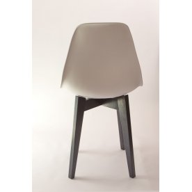 Пластиковый стул Сашш