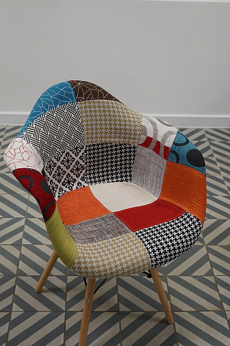 Кресло Multicolor fabric / wood из шоурума 1