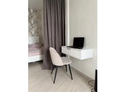 Стул на металлокаркасе Gabi 1 бежевый / черный с серебряными наконечниками фото покупателя 827