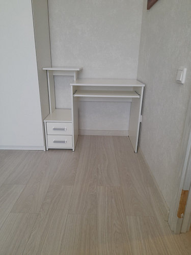 Стол компьютерный Джаз-24 правый белый фото покупателя 127