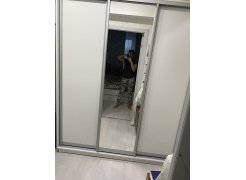 Шкаф-купе Экспресс Медиум Трио ДЗД с 1 зеркалом 240 см дуб молочный фото покупателя 2
