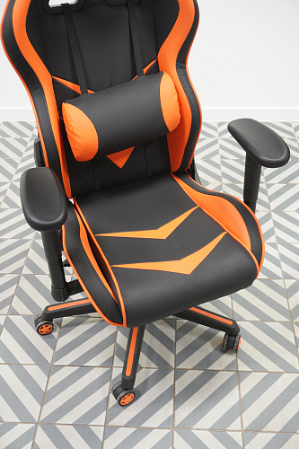 Компьютерное кресло Racer черный / красный / бежевый из шоурума 1