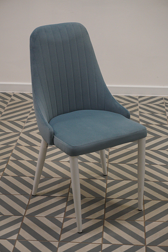 Стул на металлокаркасе Kora light purple / black из шоурума 8