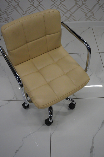 Компьютерный стул Arm бежевый из шоурума 1