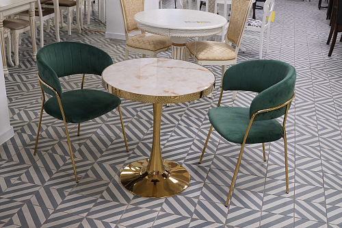 Деревянный стол Dorian 70x75 бежевый / золотой из шоурума 1