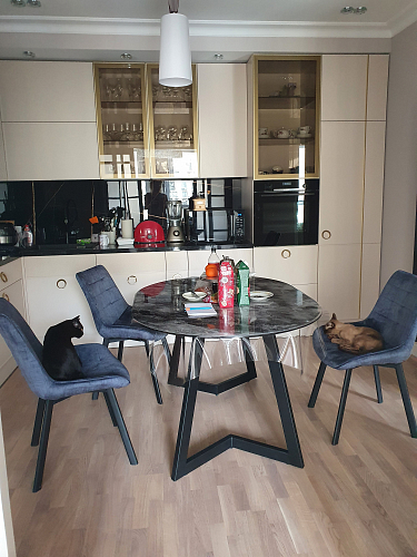 Стеклянный стол Алингсос 100(140)х100х76 мрамор серый / черная шагрень фото покупателя 12