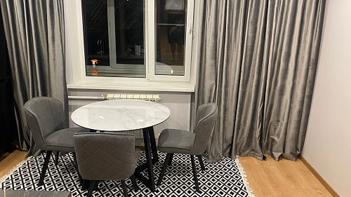 Стеклянный стол Алингсос 100(140)х100х76 мрамор серый / черная шагрень фото покупателя 3