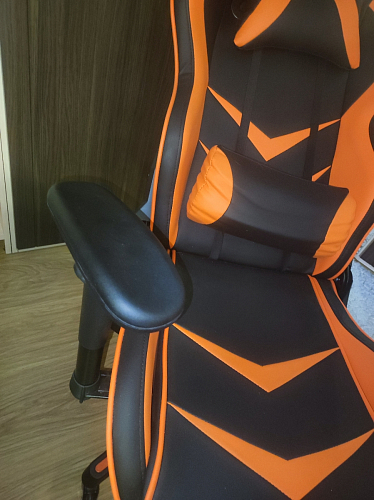 Компьютерное кресло Racer черный / красный / бежевый фото покупателя 69