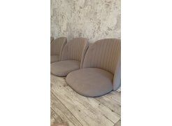 Стул на металлокаркасе Gabi 1 бежевый / черный с серебряными наконечниками фото покупателя 287