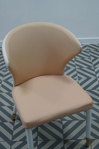 Стул на металлокаркасе Darcy white / pink из шоурума 1