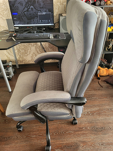 Компьютерное кресло Chief Metalbl/Чиф Металбл черный стеганный фото покупателя 3