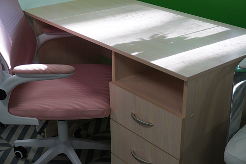 Компьютерное кресло Konfi dark gray / pink / white из шоурума 6