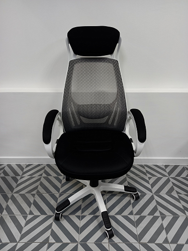 Компьютерное кресло Burgos черное из шоурума 4